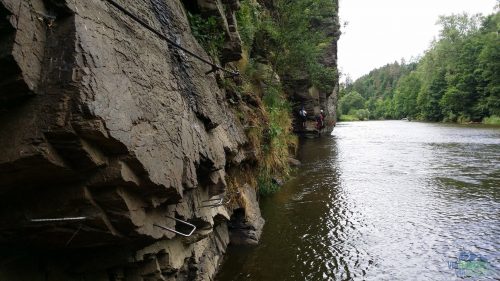Cesta korunami skal
