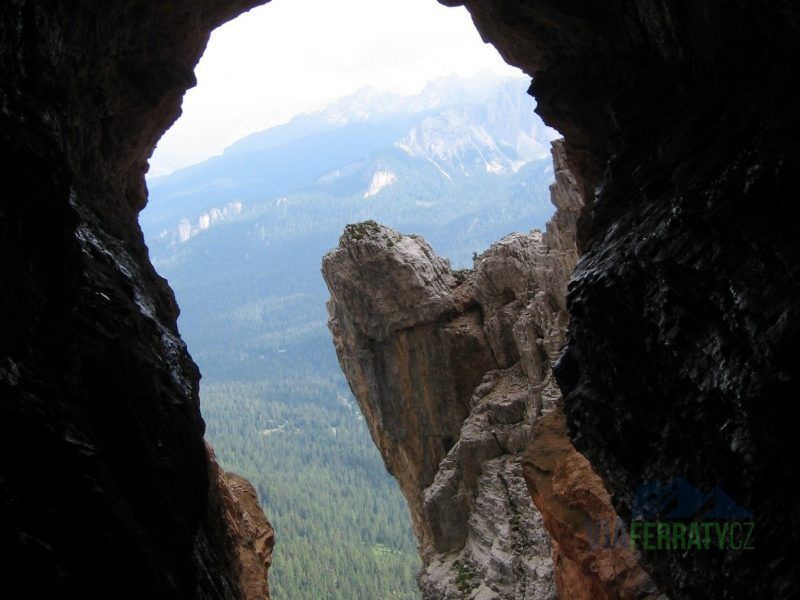 via-ferrata-grotta-di-tofana-2
